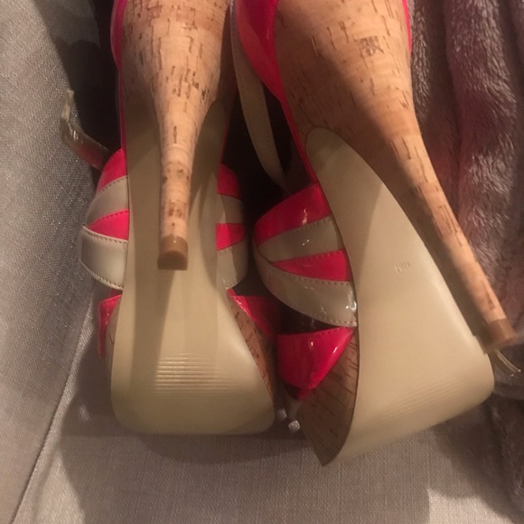 Guess cork platforms Sandles - Picture 3 of 7